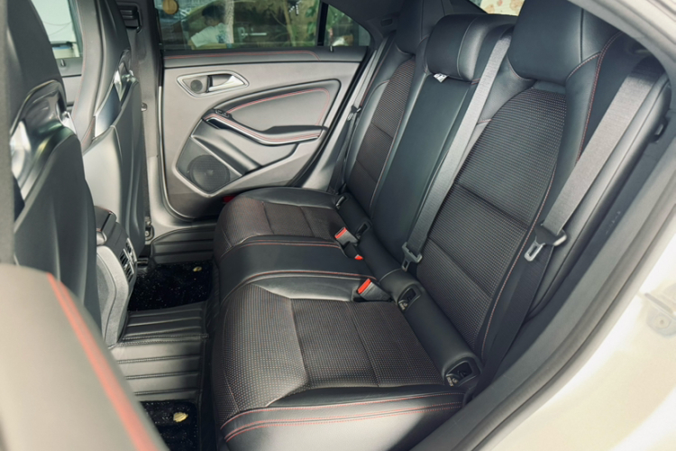 奔驰CLA AMG 2017款 改款 AMG CLA 45 4MATIC中控内饰7001