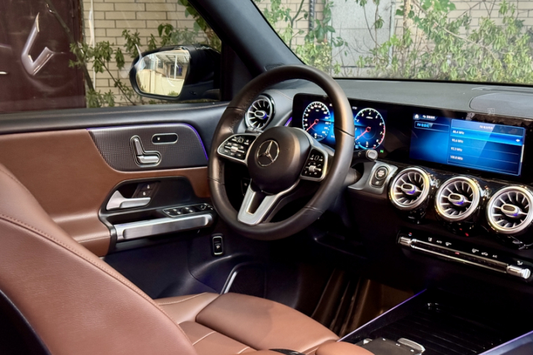 奔驰GLB 2021款 GLB 200 时尚型中控内饰7005