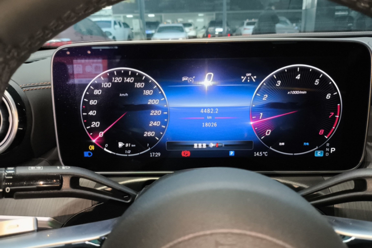 奔驰C级 2023款 C 260 L 运动版中控内饰15