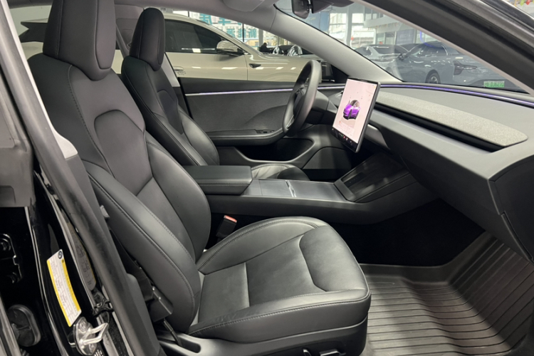 特斯拉 Model 3 2023款 后轮驱动版中控内饰7003