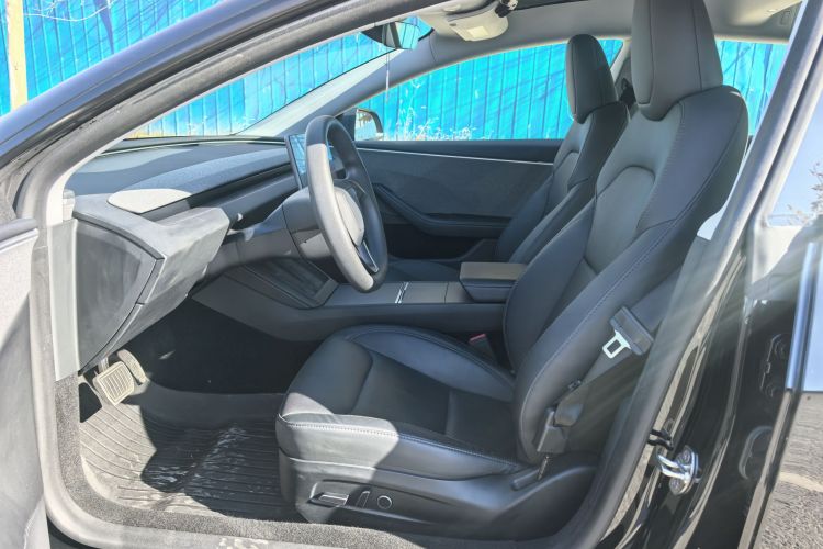 特斯拉 Model 3 2023款 后轮驱动版中控内饰7002