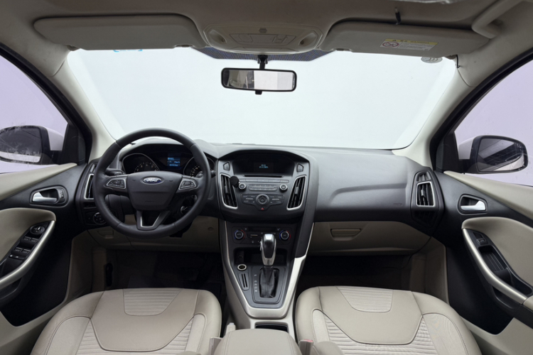 福特 福克斯 2015款 两厢 1.6L 自动风尚型局部细节16