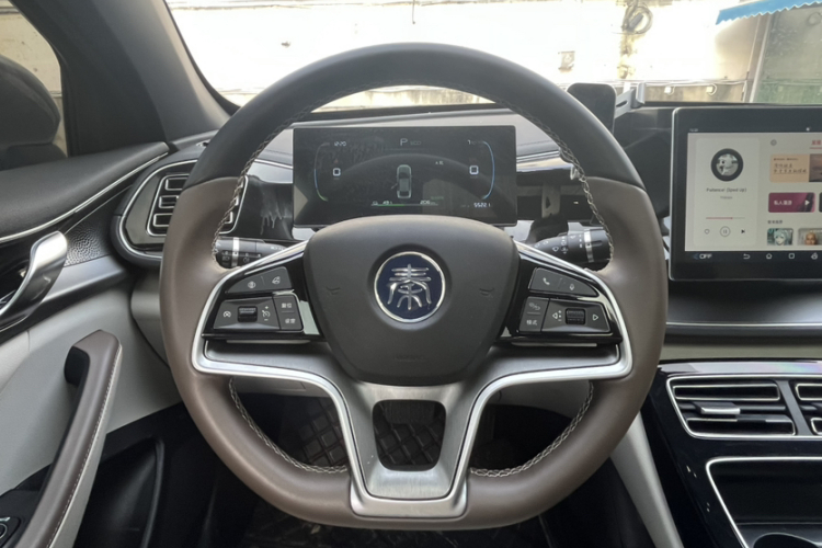 比亚迪 秦PLUS 2023款 冠军版 EV 420KM超越型中控内饰7001