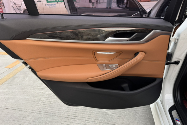 宝马5系 2019款 530Li 领先型 M运动套装中控内饰7008