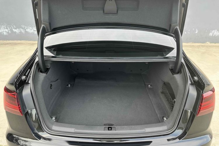 奥迪A6L 2018款 30周年年型 TFSI 进取型局部细节9001