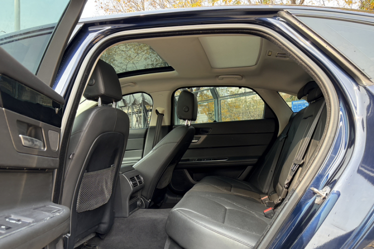 捷豹XFL 2020款 XFL 2.0T P200 两驱赛旗版中控内饰7003