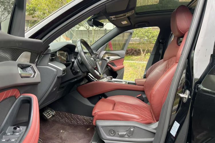 奥迪Q6 2023款 45 TFSI quattro 齐云型 飞骑套装中控内饰7001