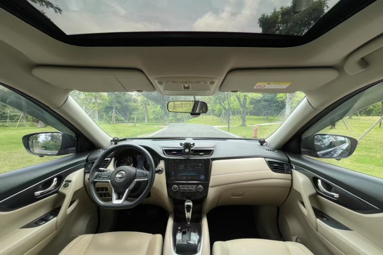 日产 奇骏 2017款 2.0L CVT舒适版 2WD中控内饰7008