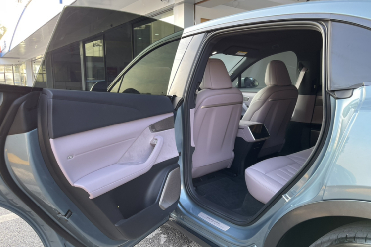 乐道L60 2024款 60kWh 后驱版中控内饰7008