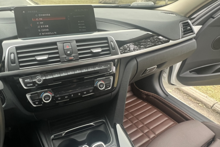 宝马3系 2019款 320Li M运动套装中控内饰7001