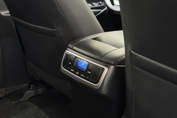 丰田 汉兰达 2018款 2.0T 四驱豪华版 7座 国V中控内饰7013