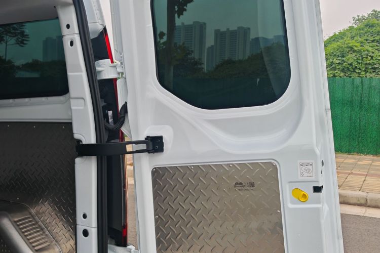 福特 全顺 2023款 2.0T柴油手动多功能商用车中轴低顶5/6座中控内饰7009