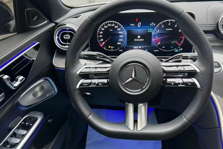 奔驰C级 2024款 C 260 L 皓夜运动版中控内饰7012