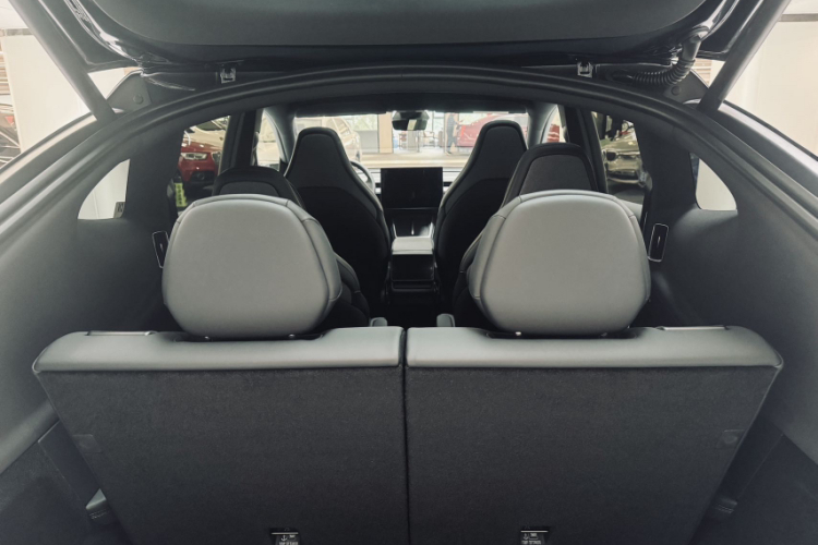 特斯拉 Model Y L 2025款 长续航全轮驱动版中控内饰7005