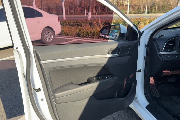 现代 领动 2016款 1.6L 自动智炫·精英型中控内饰7003