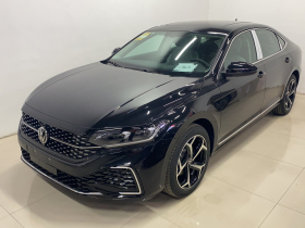 大众 帕萨特 2025款 出众款 330TSI 星空精英版