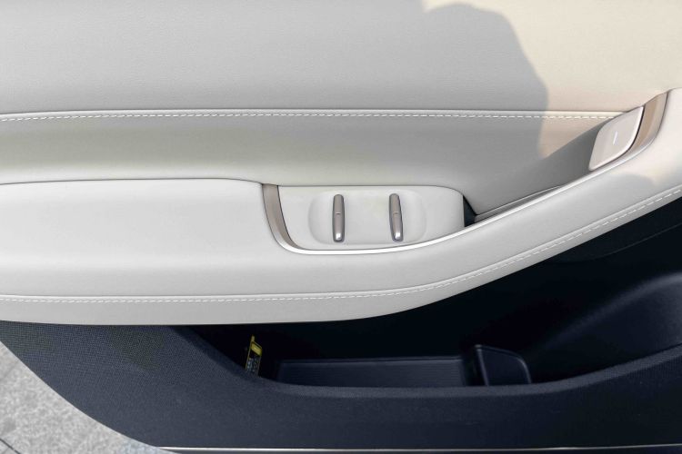 蔚来ES6 2024款 75kWh中控内饰7007