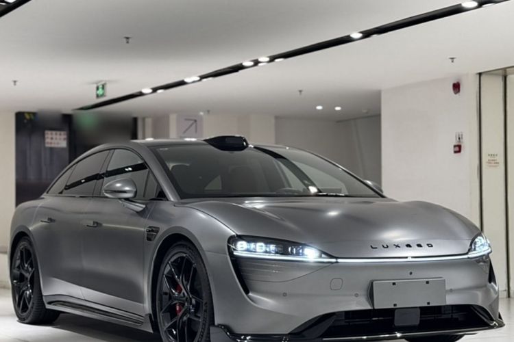 鸿蒙智行 智界S7 2025款 703km Ultra运动版车身外观6002