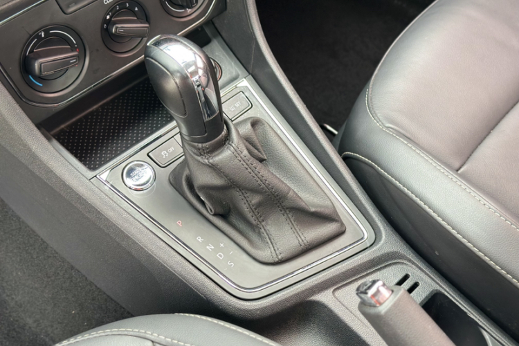 大众 朗逸 2017款 1.6L 自动舒适版中控内饰7005