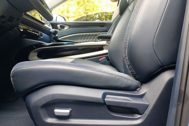 宝骏RM-5 2019款 1.5T CVT 24小时在线尊贵型 6座局部细节9007