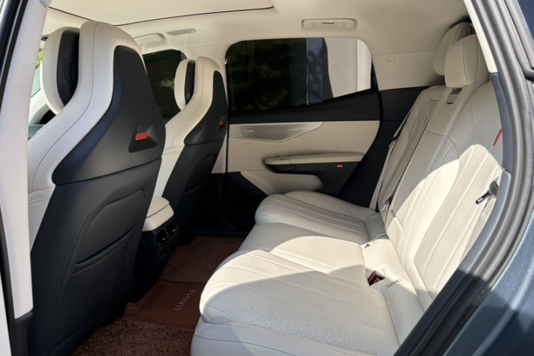 领克07 2024款 EM-P 126长续航 Ultra中控内饰7001