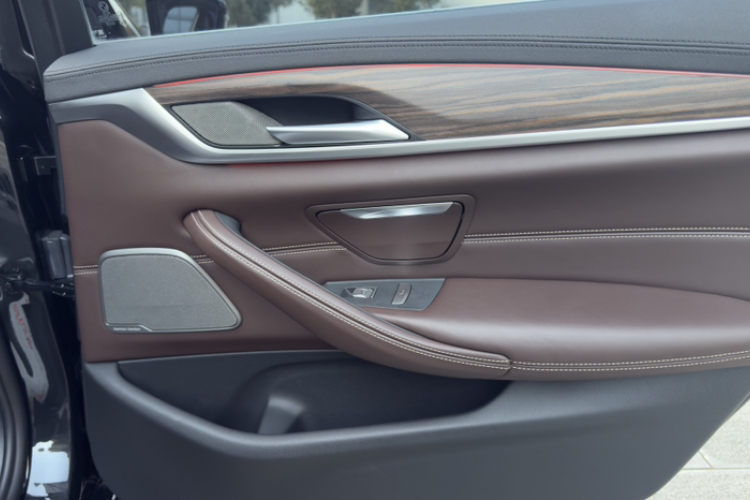 宝马5系 2019款 改款 530Li 尊享型 豪华套装中控内饰7005