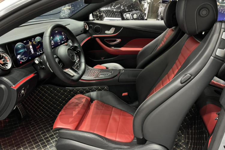 奔驰E级(进口) 2023款 E 260 轿跑车中控内饰7001