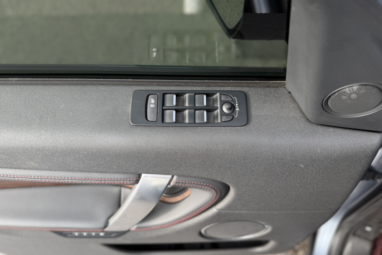 路虎 发现运动版 2020款 249PS R-Dynamic 性能科技版 5座中控内饰7003