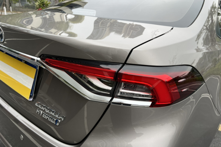 丰田 卡罗拉 2023款 1.8L 智能电混双擎 精英版车身外观6003