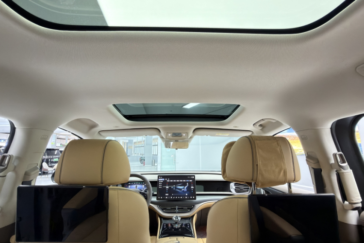 腾势D9 2022款 DM-i 970 四驱尊荣型中控内饰7007