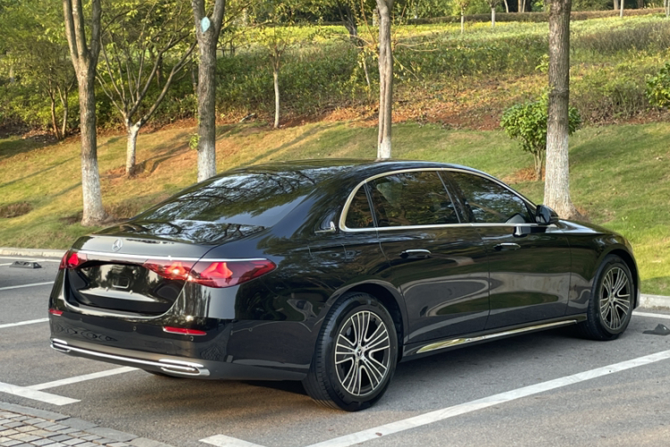 奔驰E级 2024款 E 260 L车身外观6008