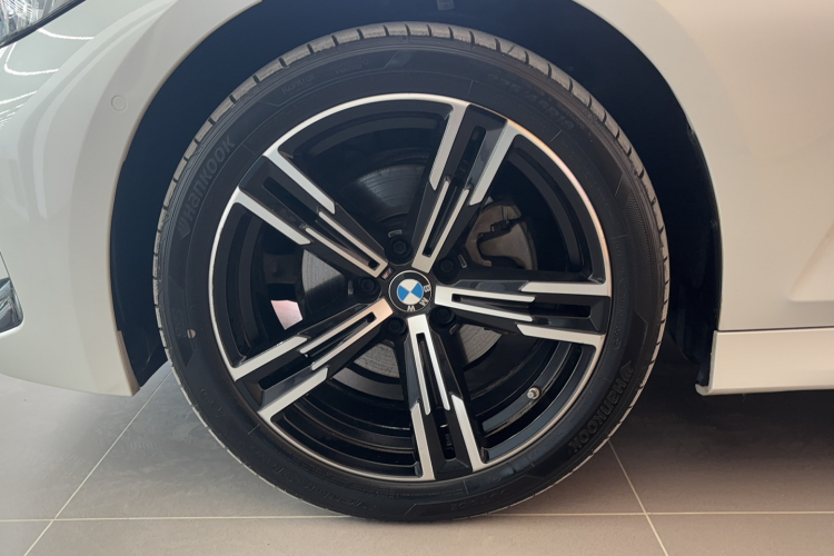 宝马3系 2024款 325i M运动套装车身外观6002