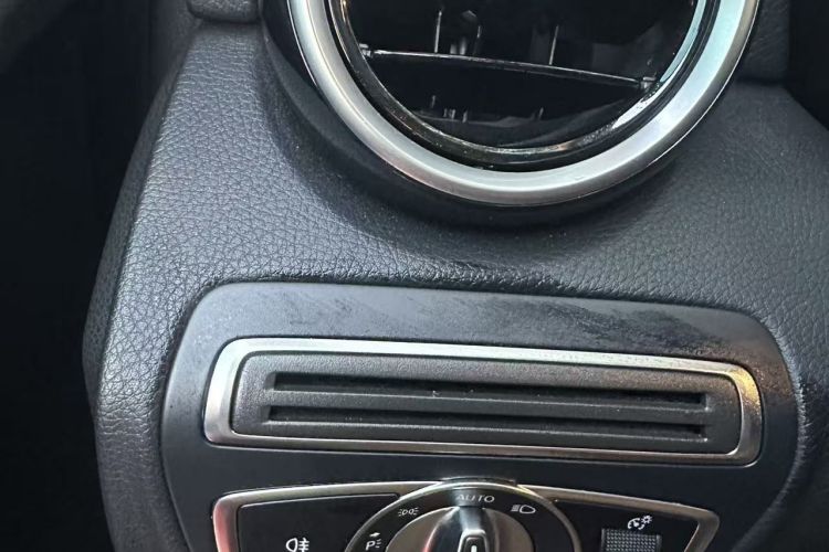 奔驰C级 2019款 改款 C 260 L 运动版中控内饰7011