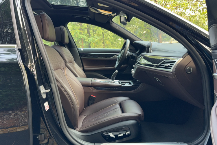 宝马7系 2019款 730Li M运动套装中控内饰7011