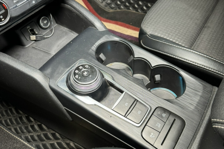 福特 福克斯 2019款 三厢 EcoBoost 180 自动锋潮型中控内饰7015