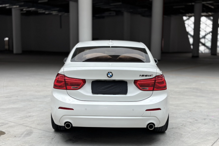 宝马1系 2020款 120i 时尚型车身外观6001