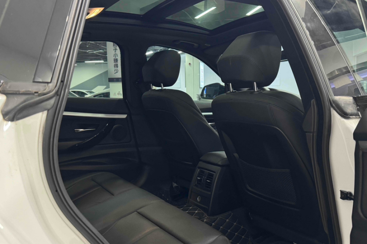 宝马3系GT 2020款 320i M运动套装中控内饰7001