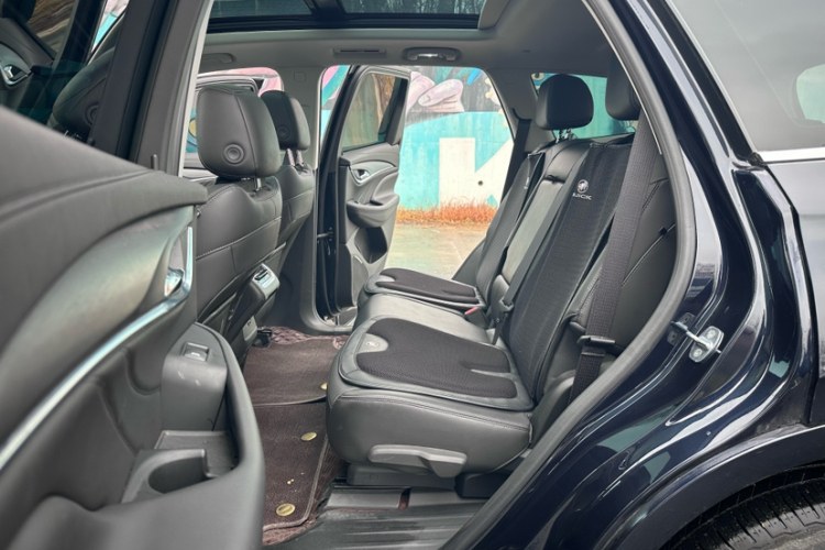 别克 昂科旗 2022款 652T 四驱尊贵型 7座中控内饰7003