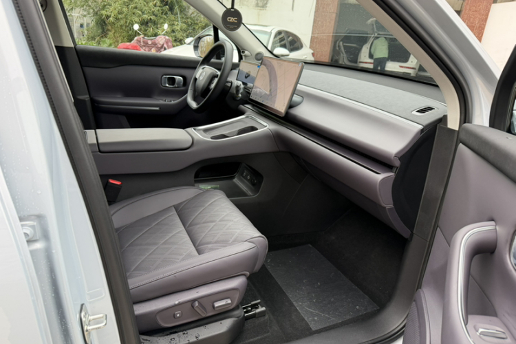 零跑汽车 零跑C16 2026款 纯电 630激光雷达智尊版 5座中控内饰7003