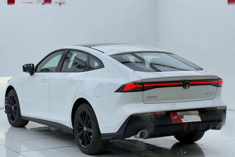 长安UNI-V 2024款 1.5T 尊贵型车身外观6003