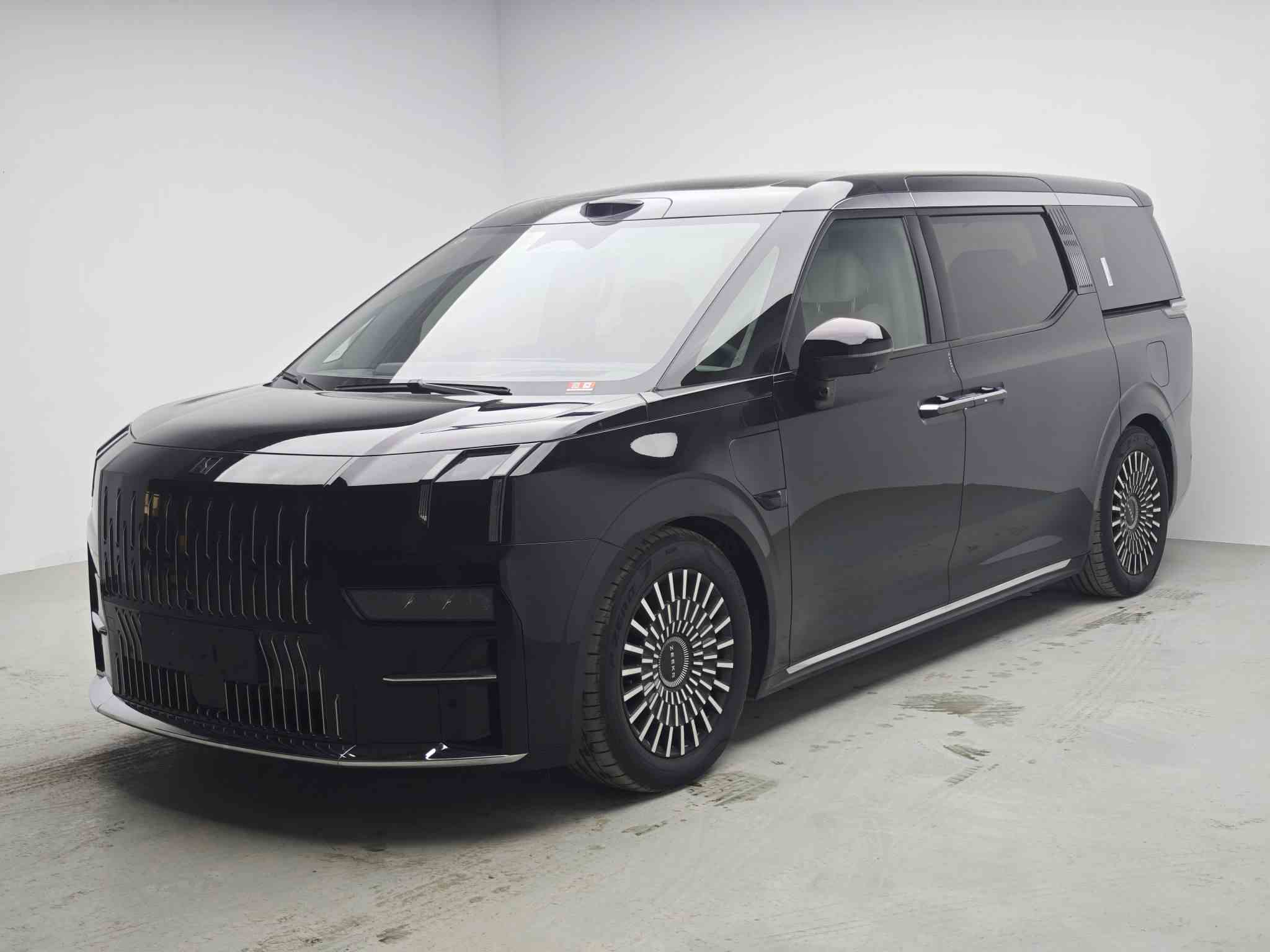 极氪009 2024款 七座过道版四驱 108kWh(1)