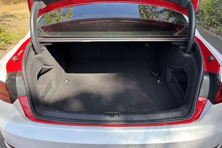 奥迪A4L 2018款 30周年年型 40 TFSI 时尚型中控内饰7013