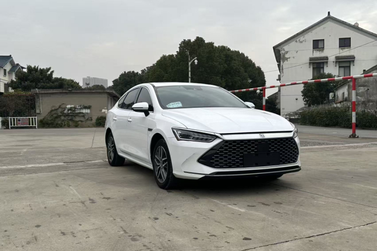 比亚迪 秦PLUS 2021款 DM-i 120KM 旗舰型车身外观6005