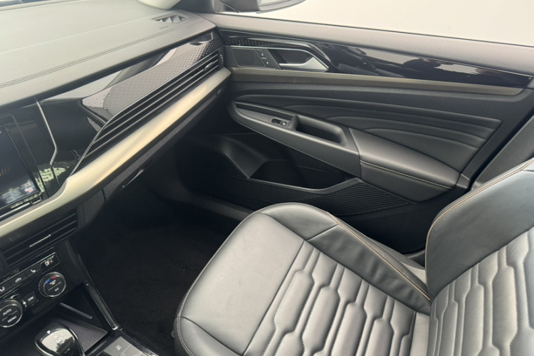 大众 帕萨特 2019款 330TSI 精英版 国VI中控内饰7004