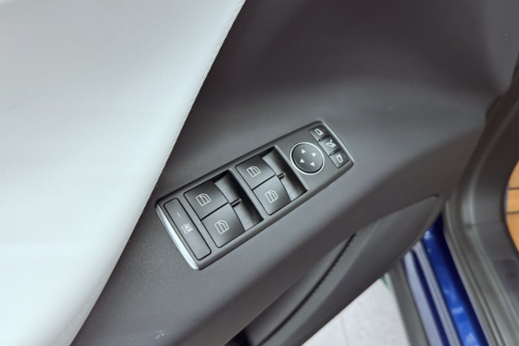 特斯拉 Model X 2019款 Performance 高性能版中控内饰7009