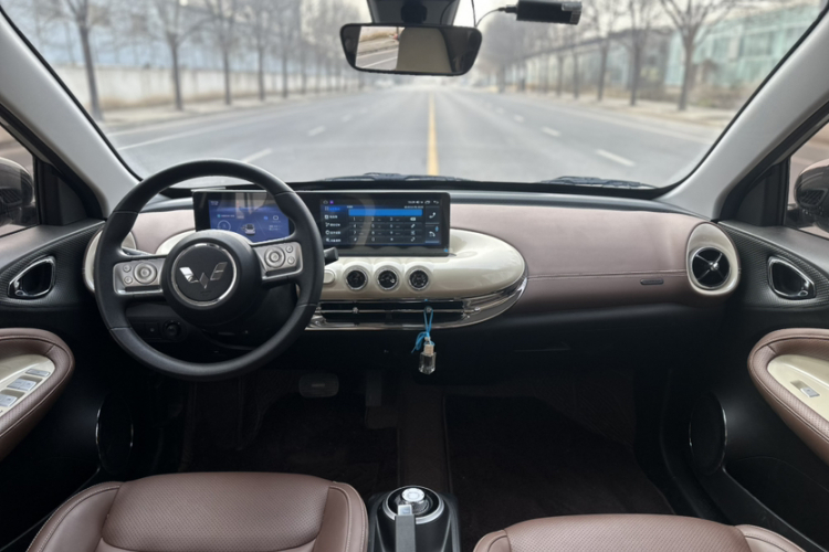 五菱汽车 五菱缤果 2023款 203km 轻享款中控内饰7008