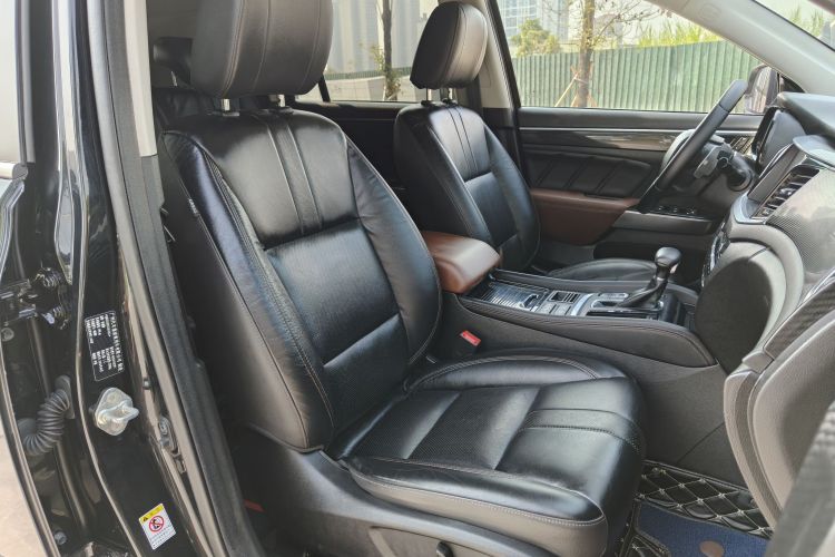 广汽传祺 传祺GS7 2017款 320T 两驱豪华智联型局部细节41