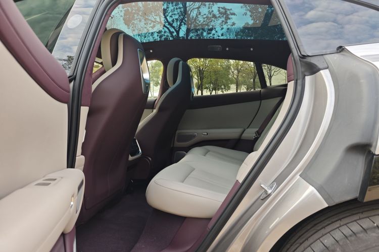 小米汽车 小米YU7 2025款 超长续航高性能四驱Max版中控内饰7002