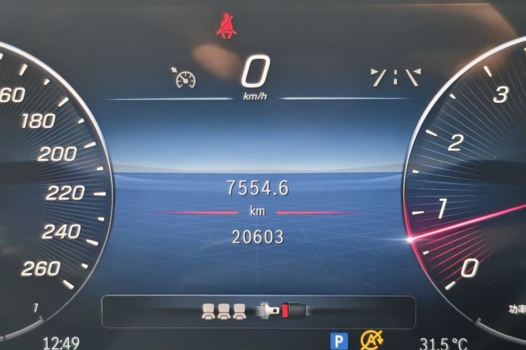 奔驰C级 2022款 改款 C 200 L 运动版中控内饰15