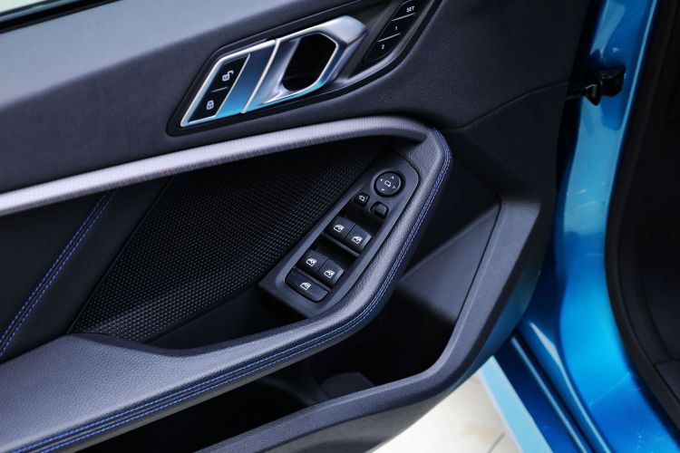 宝马2系(进口) 2021款 225i 四门轿跑车 M运动曜夜套装中控内饰7002